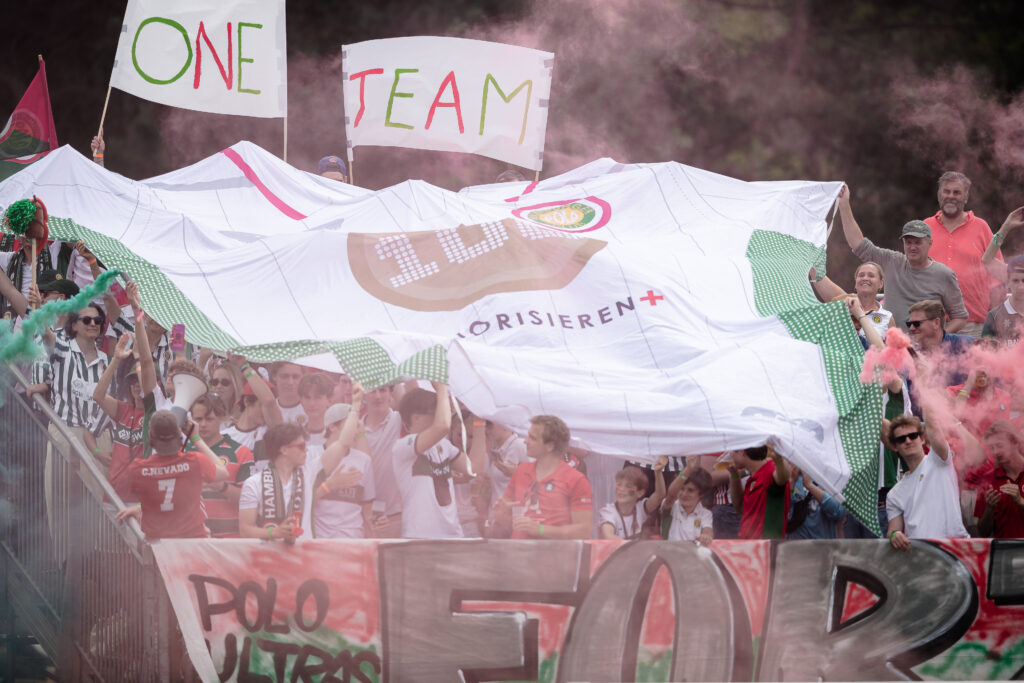 Club 100 und Polo Fans